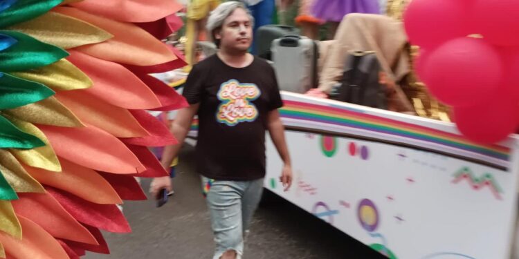 Marcha comunidad lésbico-gay del Paseo Méndez al Patinadero en Victoria