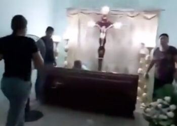 Abuelita de 76 años de Ecuador regresa a la vida en pleno velorio