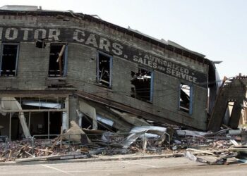 Continúan labores de rescate tras tornado en Perrynton