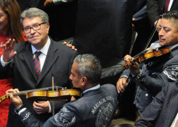Al ritmo de la Marcha de Zacatecas deja Monreal el Senado