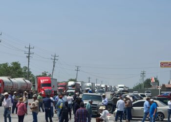 Bloquean sorgueros carretera federal San Fernando-Matamoros-Reynosa