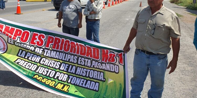 Bloquean sorgueros carretera federal San Fernando-Matamoros-Reynosa