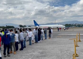 Continúa vuelos de repatriación de migrantes por Harlingen