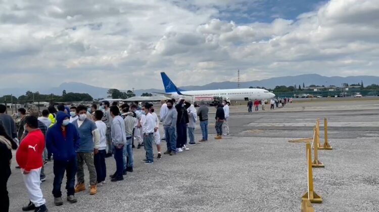 Continúa vuelos de repatriación de migrantes por Harlingen