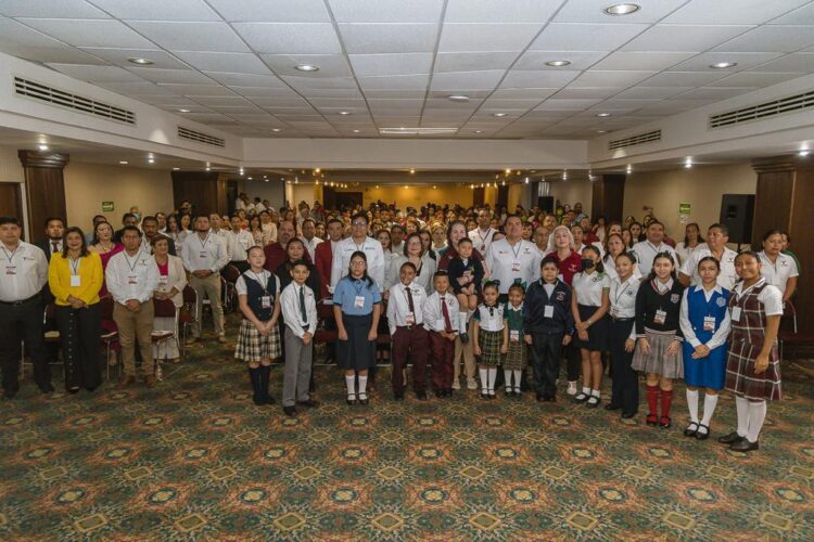 Premia secretaria de Educación a ganadores del Concurso Estatal de Oratoria “Sentimiento Juarista”