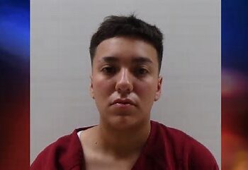 La arrestan por dispararle a vehículo