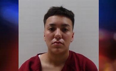 La arrestan por dispararle a vehículo