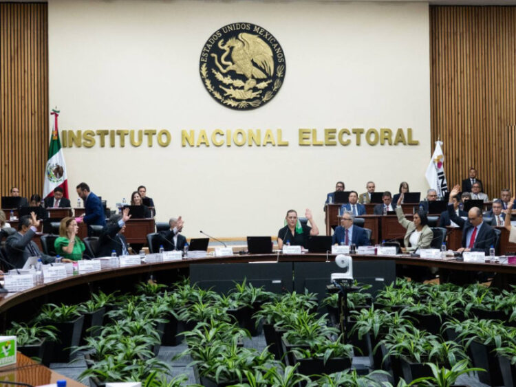 INE aprueba medidas para acotar el proceso interno de Morena