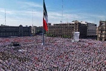 Realizan clase masiva de box 2023 en el zócalo de la Ciudad de México
