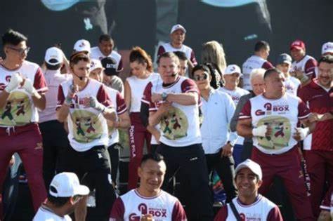 Realizan clase masiva de box 2023 en el zócalo de la Ciudad de México