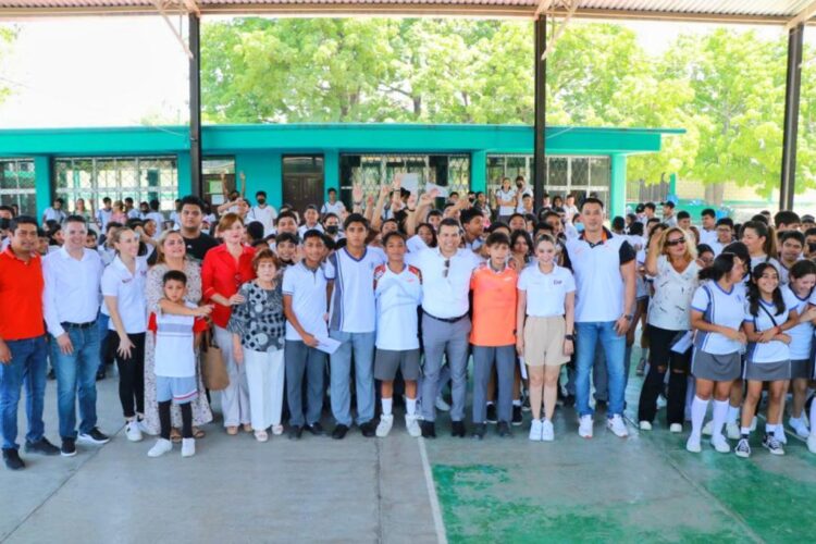 Acerca DIF Victoria oportunidades a jóvenes