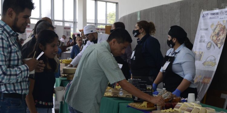 Mayor productividad, reducir contaminación y normas oficiales de calidad, retos de sector lechero en México