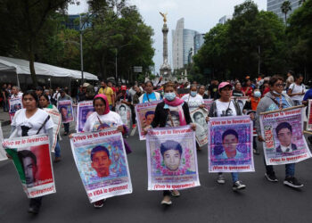 Juez libera 16 órdenes de aprehensión contra militares por caso Ayotzinapa