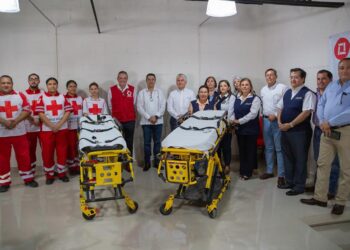 El municipio de Matamoros y el Club Rotario se unen para donar dos carros-camilla a la Cruz Roja