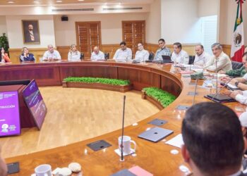 Preside Gobernador de Tamaulipas reunión de seguridad en Nuevo Laredo