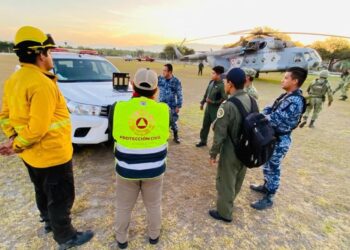 Apoyan con helicópteros combate a incendio forestal en Jaumave