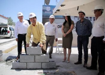 Coloca alcalde Mario Alberto López primera piedra del edificio de la CMIC