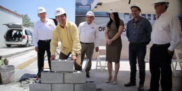 Coloca alcalde Mario Alberto López primera piedra del edificio de la CMIC