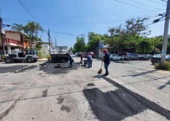 Realizan programa de bacheo en Fovisste, Unidad Modelo y Centro de Victoria