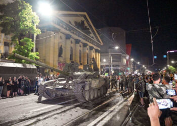 Frenan insurrección en Rusia; Putin da amnistía a rebeldes