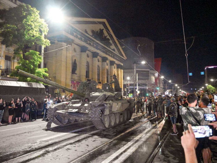 Frenan insurrección en Rusia; Putin da amnistía a rebeldes