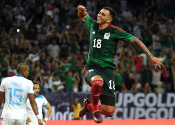 México golea 4-0 a Honduras en el primer partido de la Copa Oro