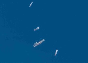 Hallan “presuntos restos humanos” cerca del submarino Titán