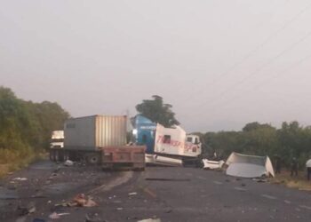 Choque frontal de tráileres en Km. 65 de la carretera Victoria-Monterrey, un muerto