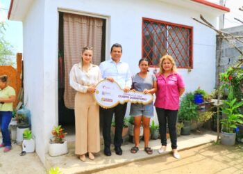 Entrega alcalde de Victoria dos viviendas de FISMUN en la Col. Marte R. Gómez