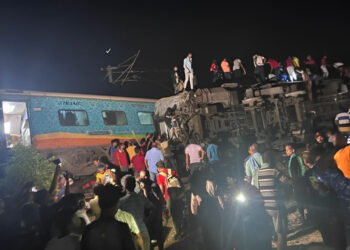 Accidente de trenes en India deja 50 muertos y más de 300 heridos