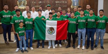Abandera alcalde Mario López  a Selección Mexicana Senior rumbo al Latinoamericano de Beisbol