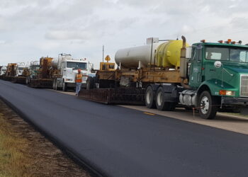 Abbott propone 150 mdd para fortalecer corredor de transporte comercial