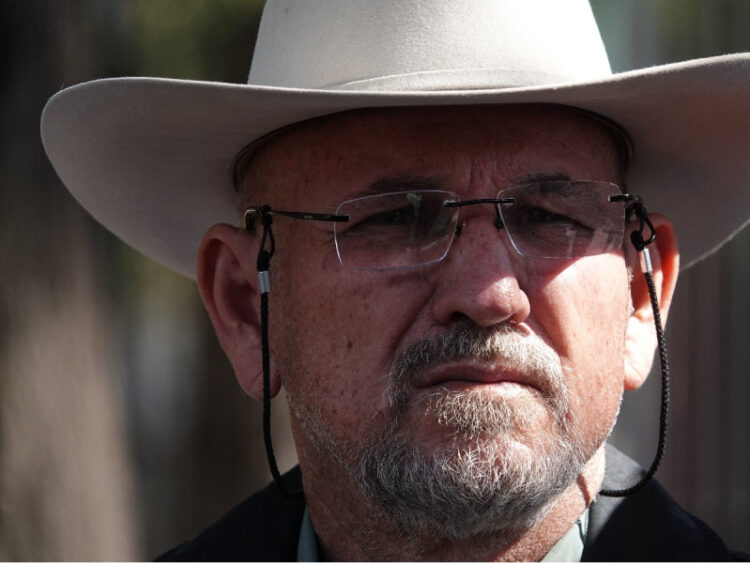 Hermano de Hipólito Mora amaga con tomar las armas en Michoacán si no hacen justicia