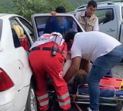 Choque frontal en vieja carretera a Tula deja siete personas heridas