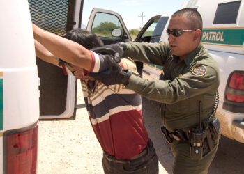 Baja más inmigración indocumentada hacia EU