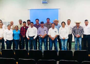 Capacita la UAT a citricultores en acciones fitosanitarias