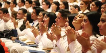 Egresan 221 profesionistas de la Facultad de Medicina Tampico de la UAT 