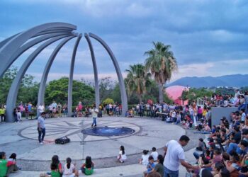 Disfrutan familias de Jornada Astronómica en el Museo Tamux