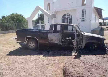 Rafaguean  iglesia en la sierra de Chihuahua y dejan hombre decapitado