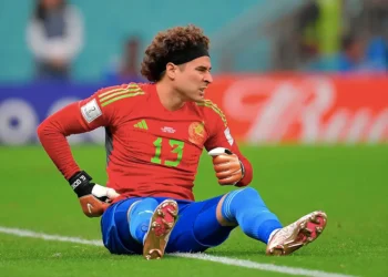 Abucheos para Ochoa, Giménez y Sánchez en regreso de la Selección