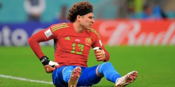 Abucheos para Ochoa, Giménez y Sánchez en regreso de la Selección