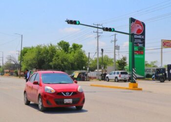 Activan semáforo en la Avenida de la Unidad en Cd. Victoria