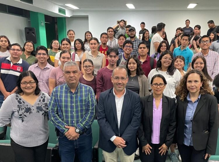 Difunden convocatoria “Transparencia en corto 2023” en la Facultad de Comercio campus Victoria