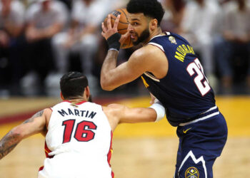 Nuggets gana y pone contra las cuerdas al Heat en el Juego 4