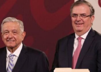 Presidente López Obrador se reúne en secreto con el canciller Ebrard en Palacio Nacional