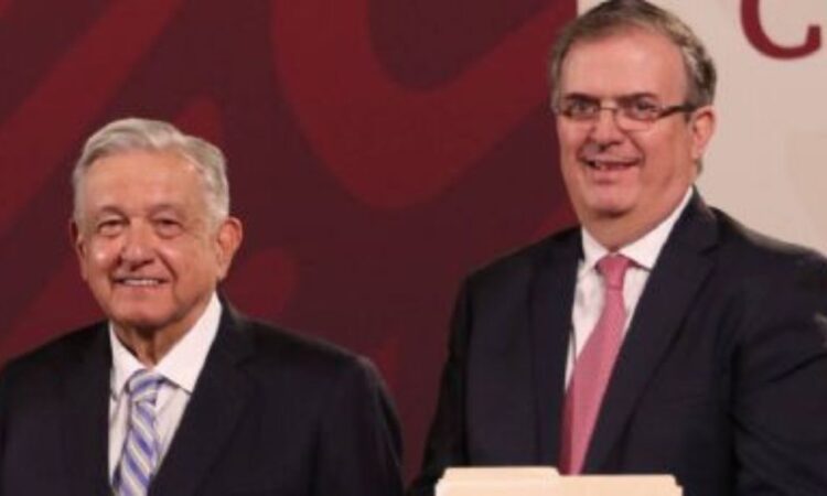 Presidente López Obrador se reúne en secreto con el canciller Ebrard en Palacio Nacional