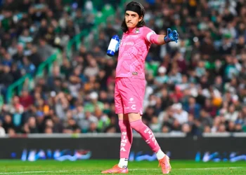 Carlos Acevedo estará fuera de las canchas debido a una lesión en el hombro