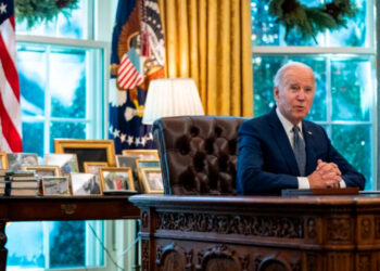 Joe Biden firma la Ley de Responsabilidad Fiscal para evitar el impago de la deuda de EE.UU.