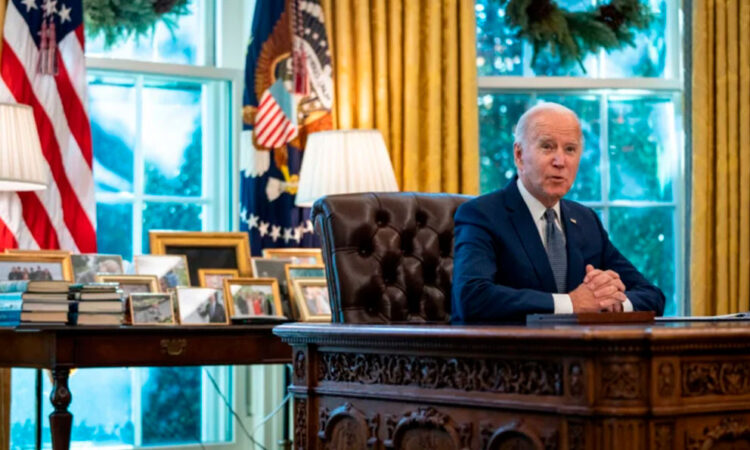 Joe Biden firma la Ley de Responsabilidad Fiscal para evitar el impago de la deuda de EE.UU.