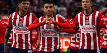 Guadalajara rompe tradición y ficha al portero español Óscar Whalley